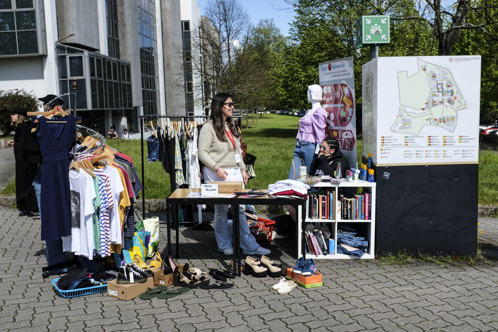 Thumbnail da galeria Feira de 2ª Mão AAUMinho